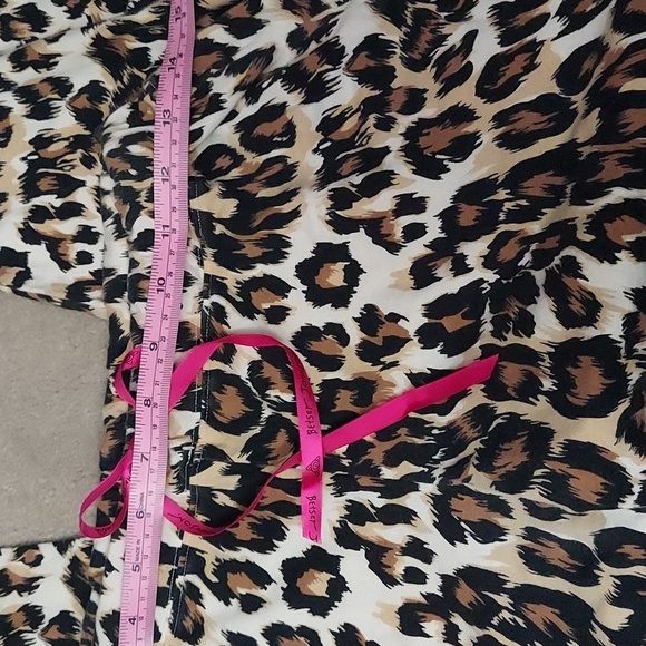 Betsey Johnson Cropped Cheetah 🐆 PJ Pants Small - Picture 6 of 9